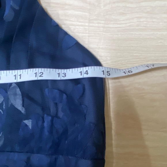 Showpo Promenade Maxi Dress Navy Blue Lace Size 4 Event Special Occasion - Picture 5 of 5